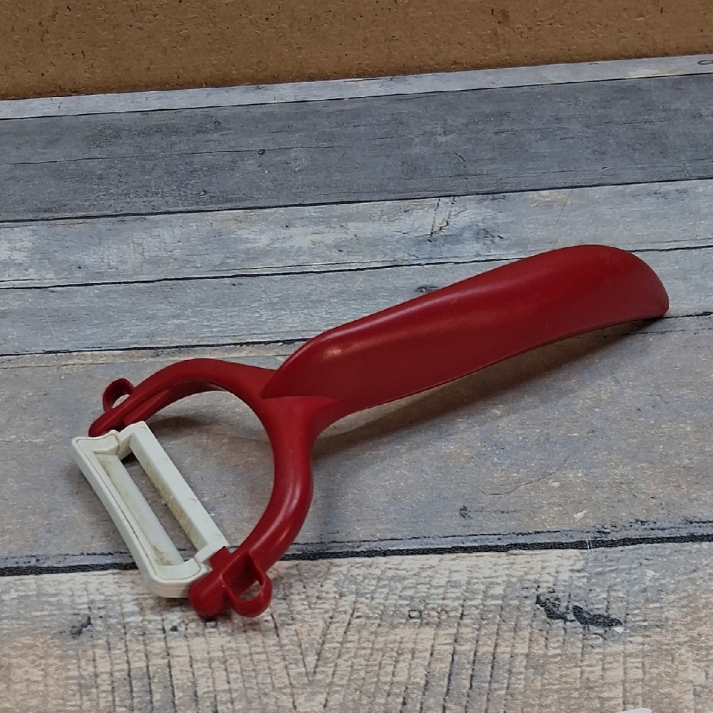 Kyocera Advanced Ceramic Horizontal Y Peeler Red